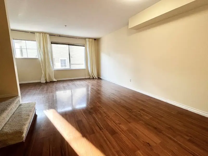 5 15355 26 AVENUE - photo 4 of 20