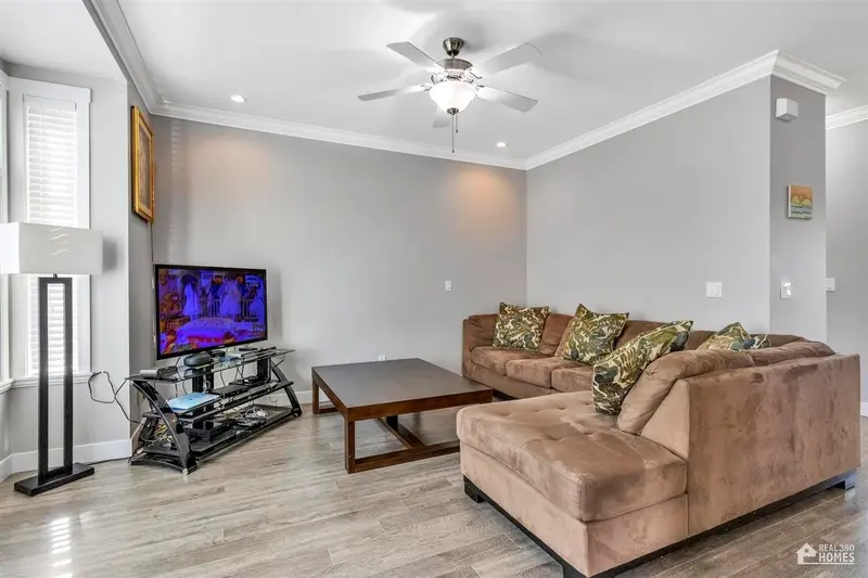 3 12091 70 AVENUE - photo 3 of 25