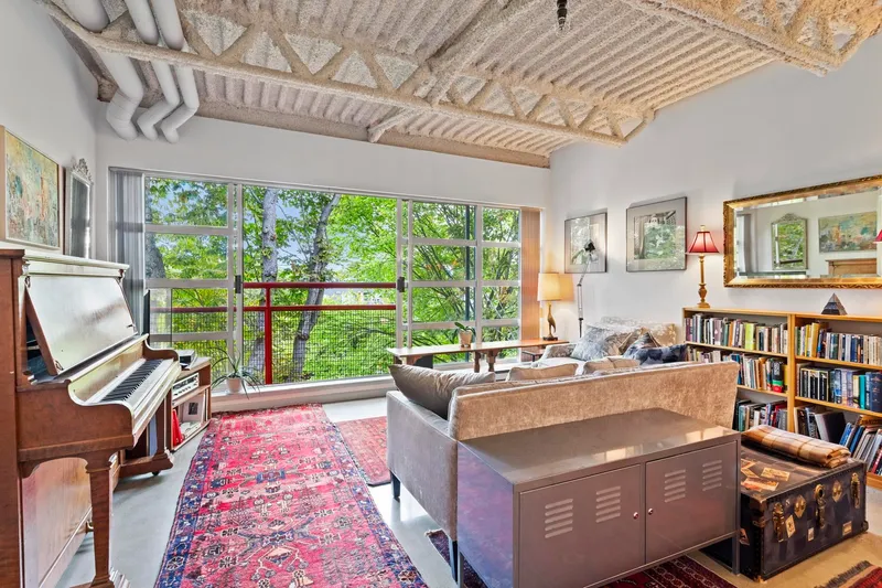 424 350 E 2ND AVENUE - photo 1 of 21