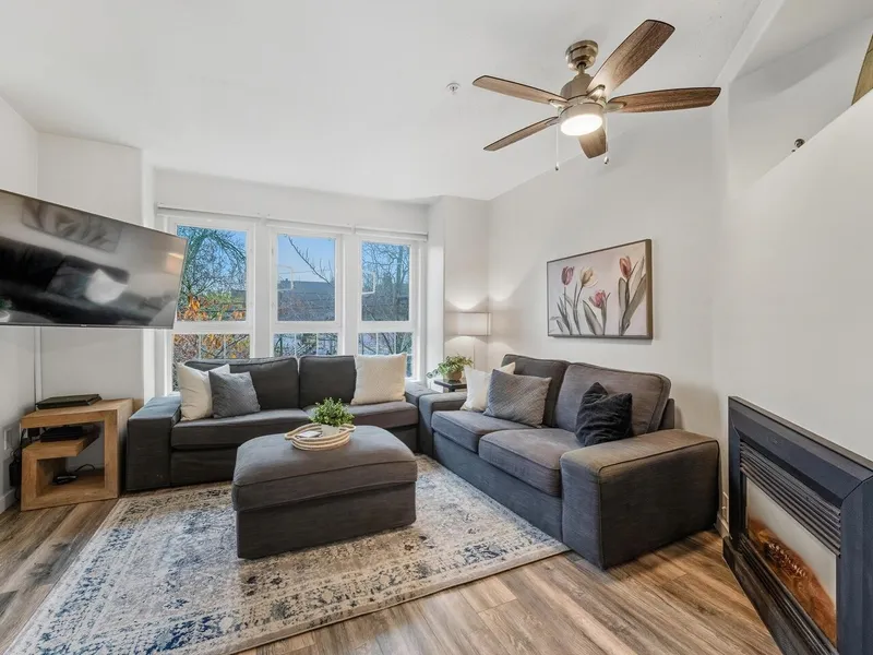 305 1915 E GEORGIA STREET - photo 2 of 25