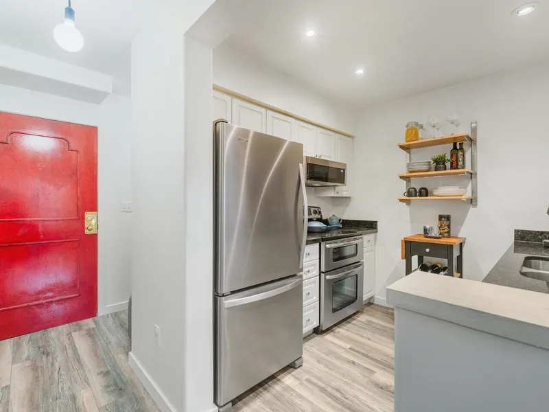 305 1915 E GEORGIA STREET - photo 3 of 25