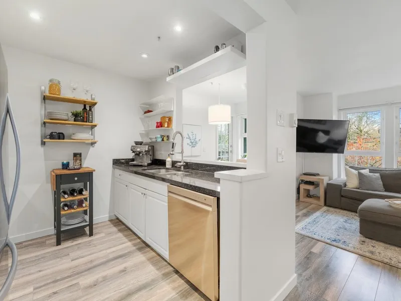 305 1915 E GEORGIA STREET - photo 4 of 25