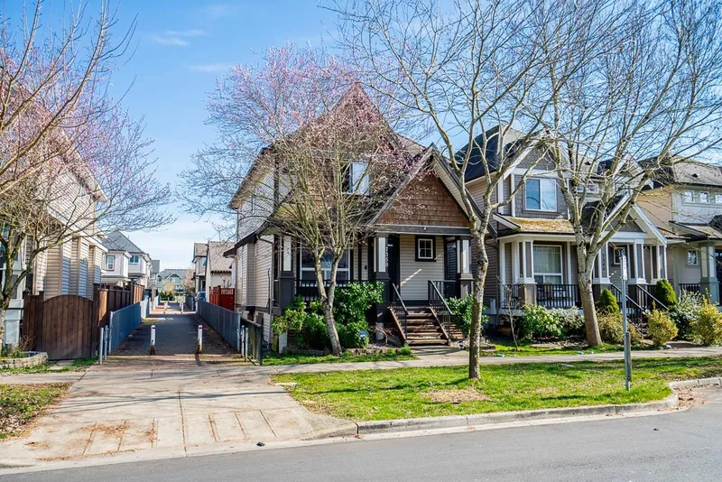 7350 194 STREET - photo 4 of 25