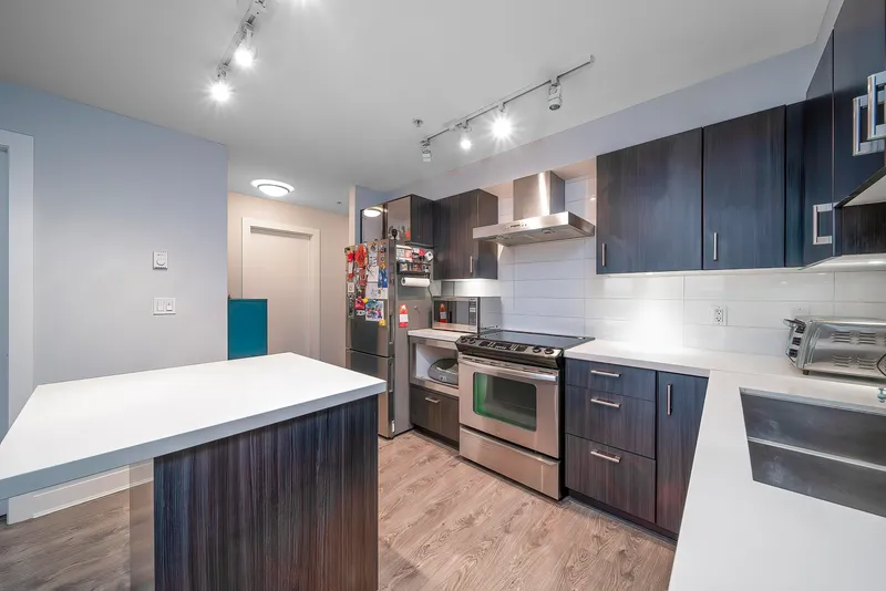 501 500 ROYAL AVENUE - photo 4 of 25