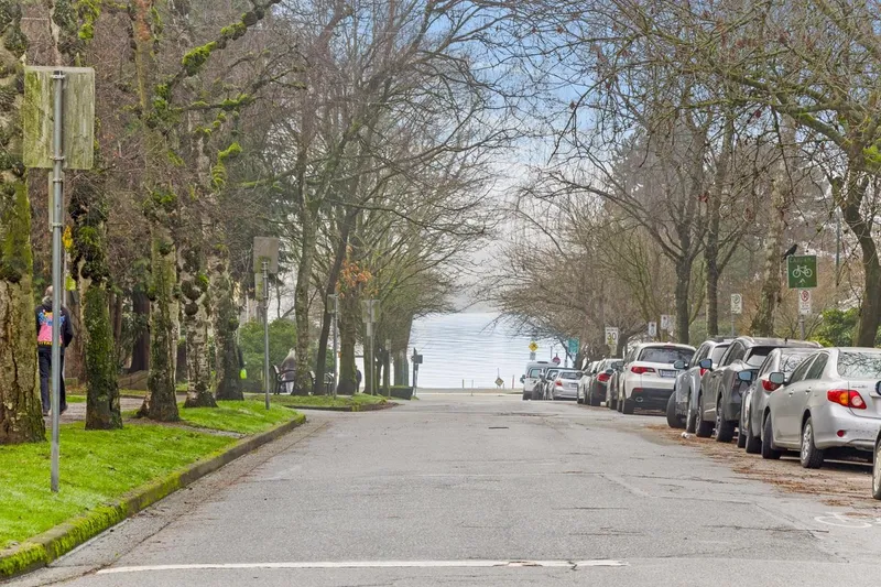 204 1565 BURNABY STREET - photo 2 of 25