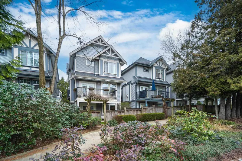 14 20589 66 AVENUE - photo 1 of 25