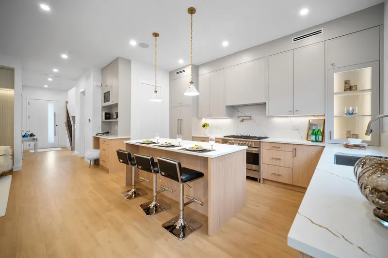 9214 114 STREET - photo 4 of 17