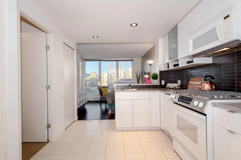 2106 939 EXPO BOULEVARD - photo 2 of 22