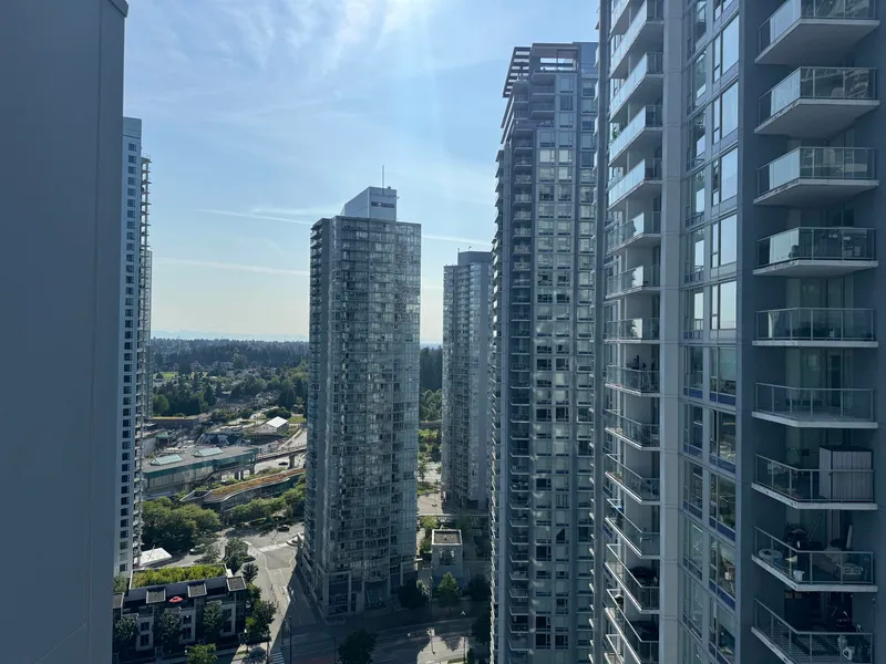 2409 13768 100 AVENUE - photo 2 of 25