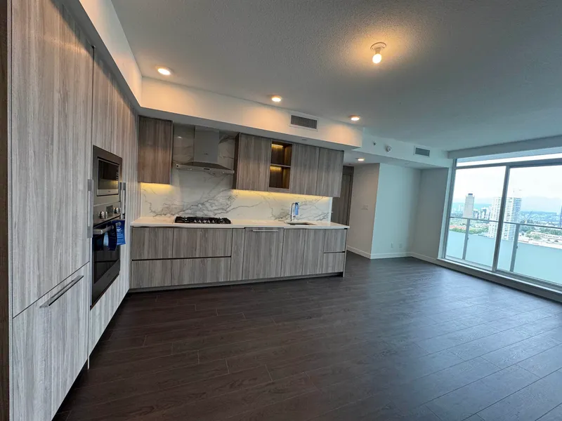 2409 13768 100 AVENUE - photo 3 of 25