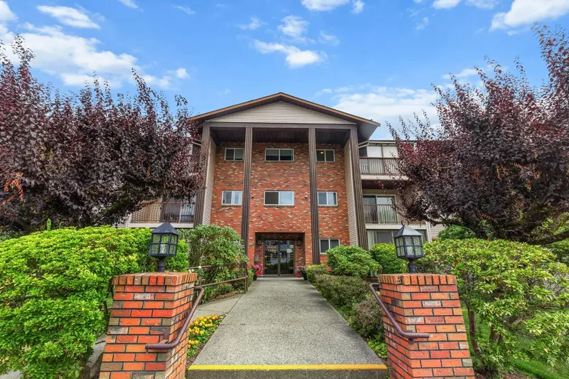 303 32910 AMICUS PLACE - photo 2 of 25