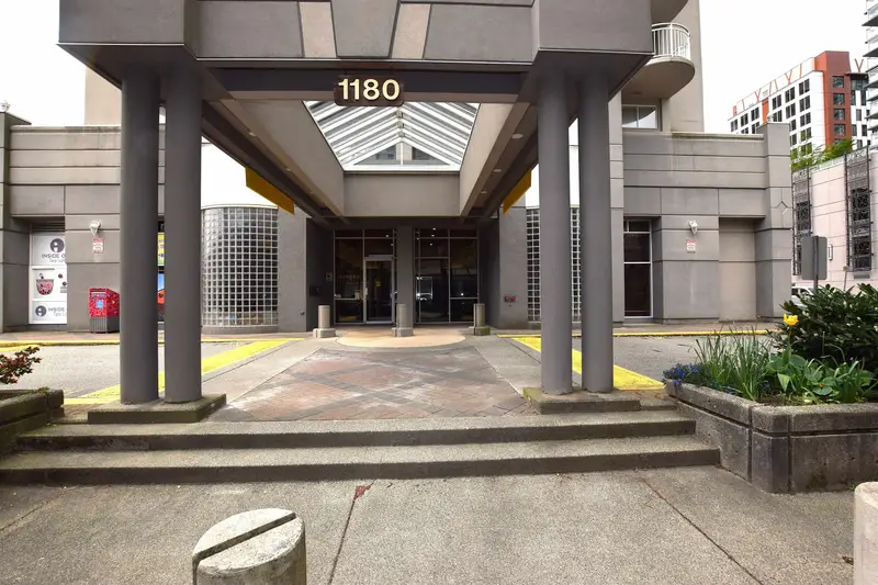 1105 1180 PINETREE WAY - photo 2 of 24