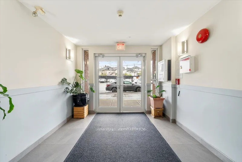 PH23 760 KINGSWAY - photo 2 of 25