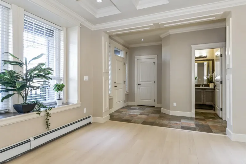 19478 72 AVENUE - photo 3 of 25