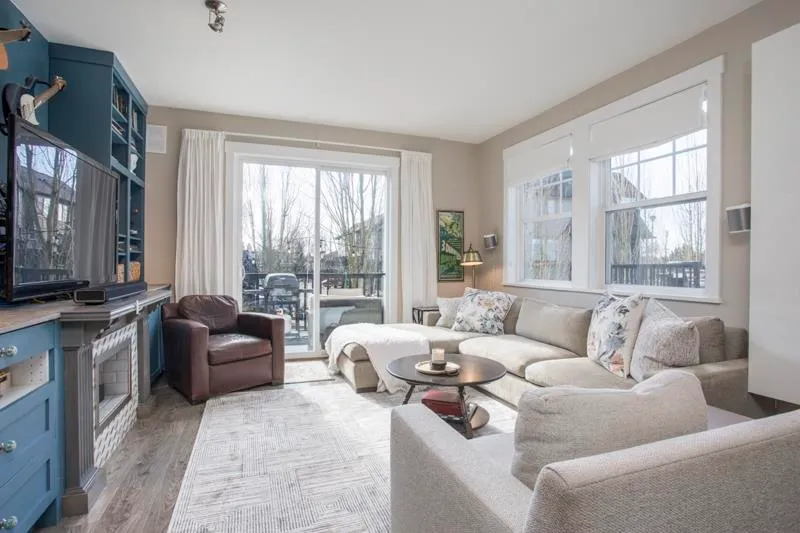 65 6450 187 STREET - photo 4 of 25