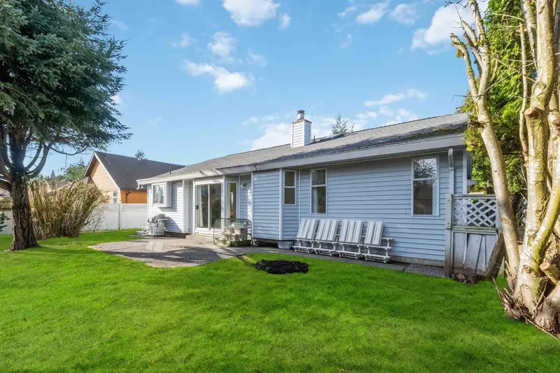 14082 20 AVENUE - photo 2 of 25