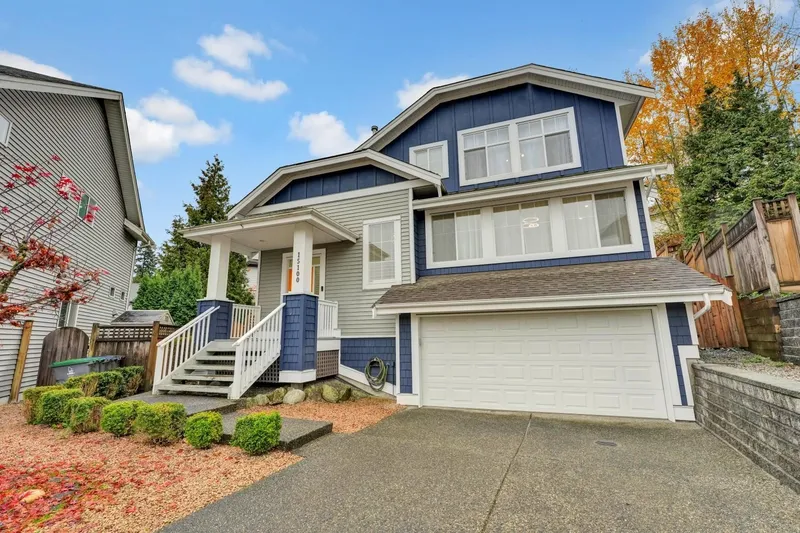 15100 61 AVENUE - photo 2 of 25