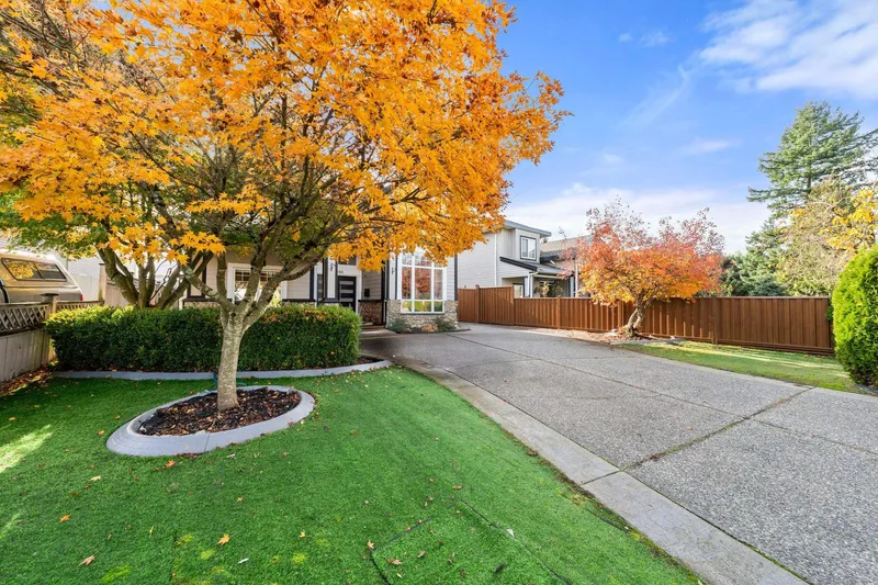 11646 82 AVENUE - photo 2 of 25