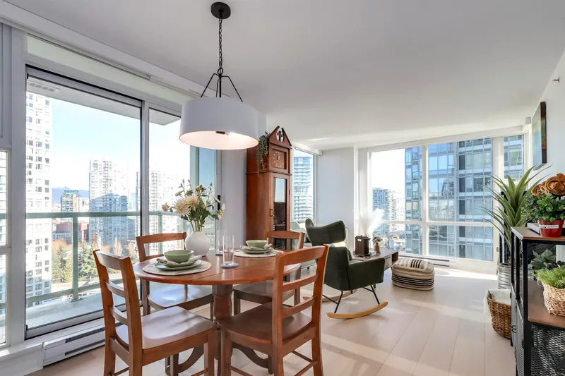 1807 1077 MARINASIDE CRESCENT - photo 2 of 21