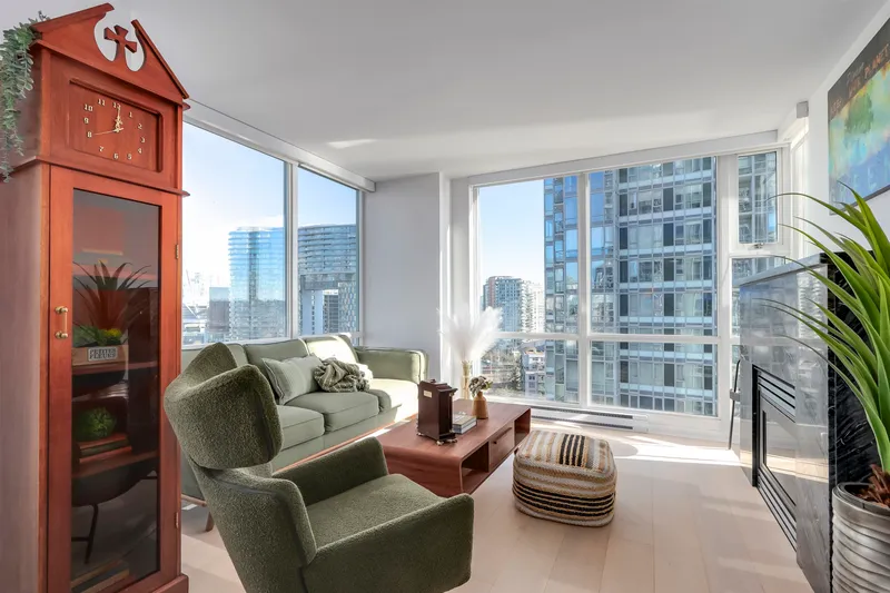 1807 1077 MARINASIDE CRESCENT - photo 3 of 21