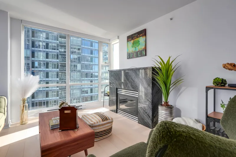 1807 1077 MARINASIDE CRESCENT - photo 4 of 21