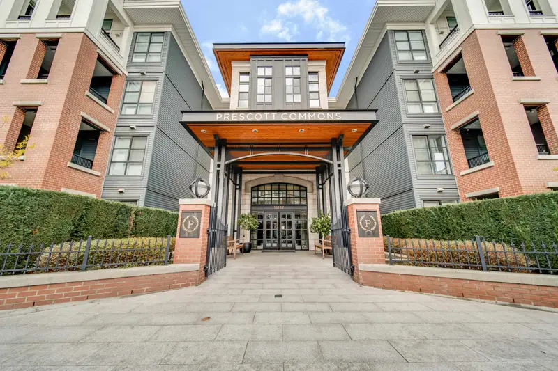 320 15137 33 AVENUE - photo 1 of 25