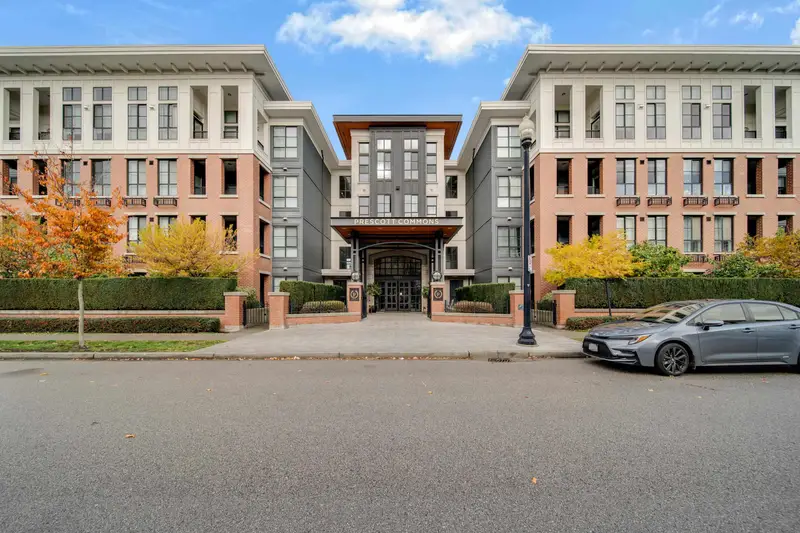 320 15137 33 AVENUE - photo 2 of 25