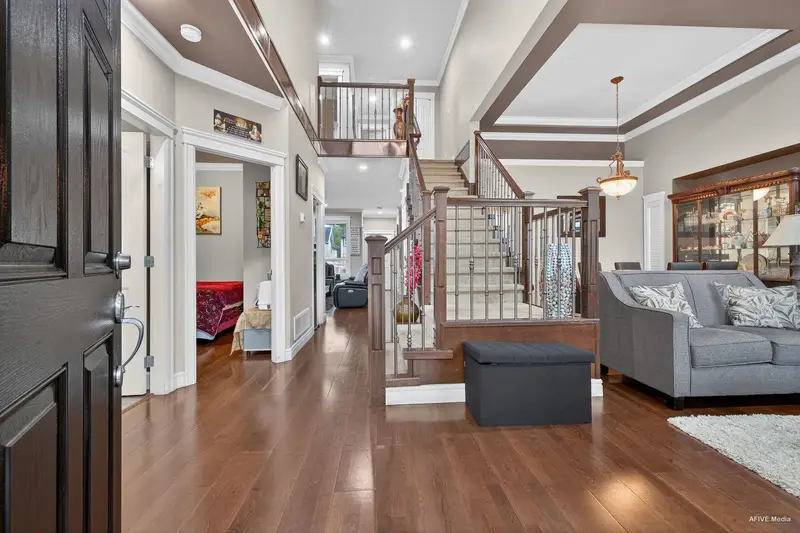 17372 64A AVENUE - photo 2 of 25