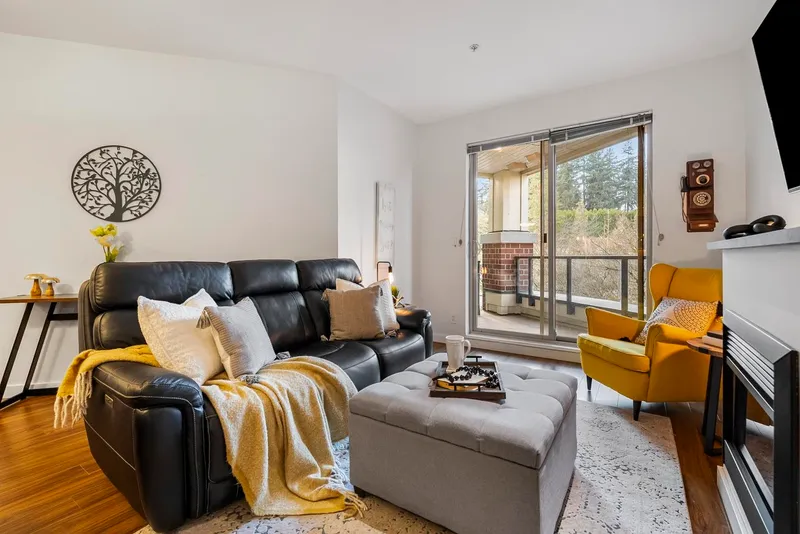 312 245 ROSS DRIVE - photo 3 of 25