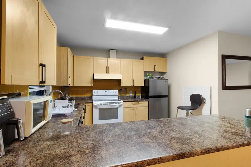 202 7064 133B STREET - photo 3 of 25