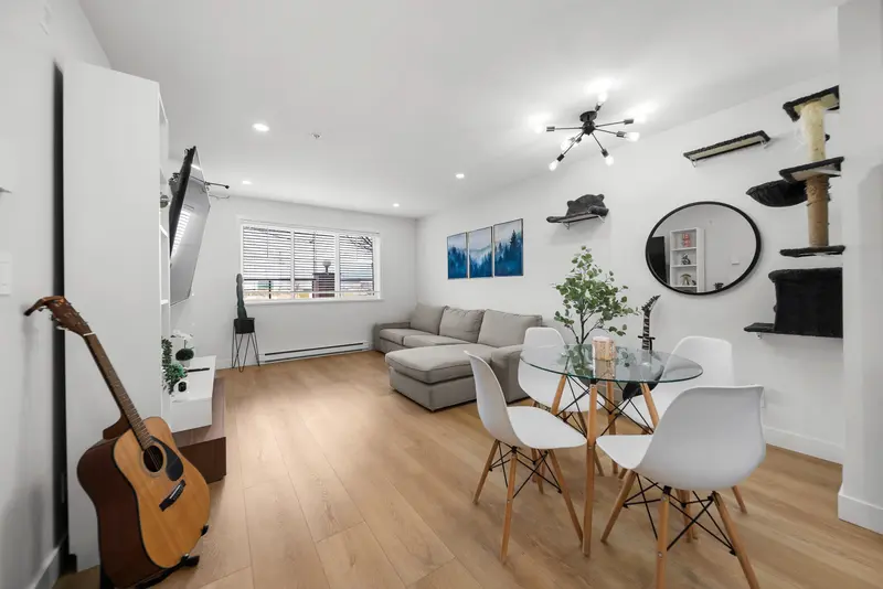 104 19774 56 AVENUE - photo 2 of 25