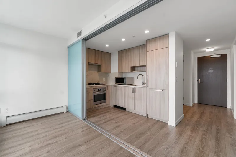 1112 13350 CENTRAL AVENUE - photo 4 of 19