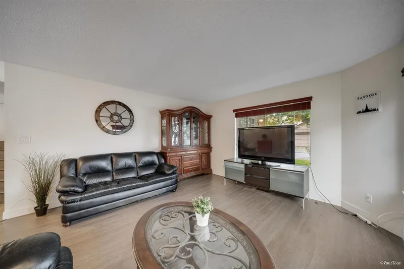 6220 LYNAS LANE - photo 1 of 11