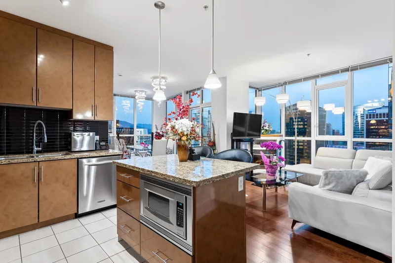 3303 1189 MELVILLE STREET - photo 2 of 25