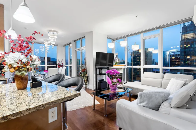 3303 1189 MELVILLE STREET - photo 3 of 25