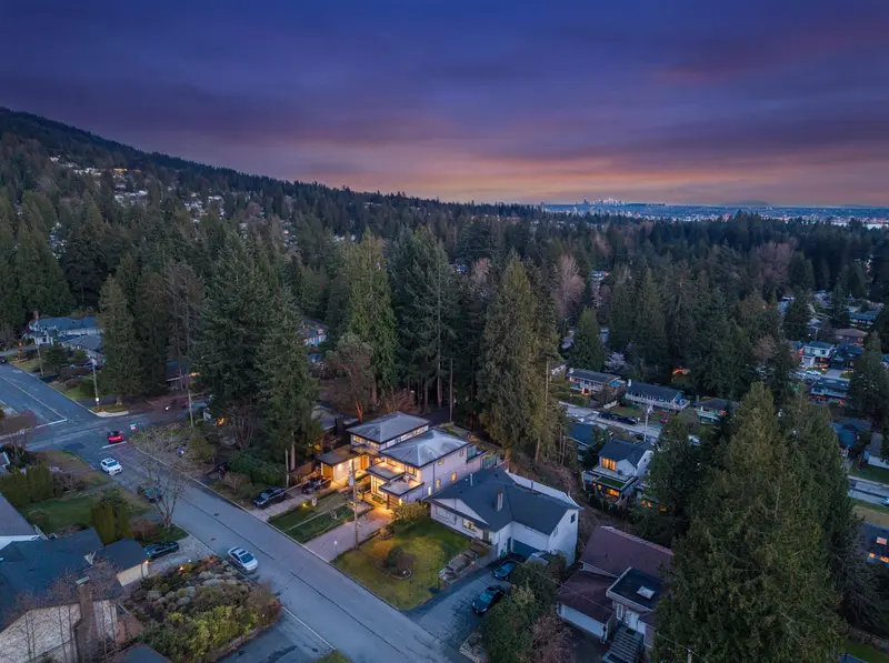 1033 PROSPECT AVENUE - photo 2 of 25