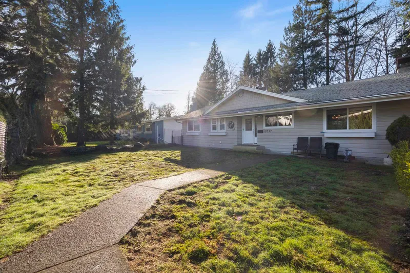 12037 208 STREET - photo 2 of 25