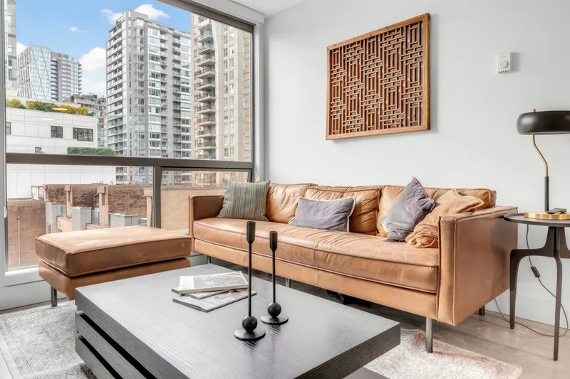 505 928 RICHARDS STREET - photo 2 of 21