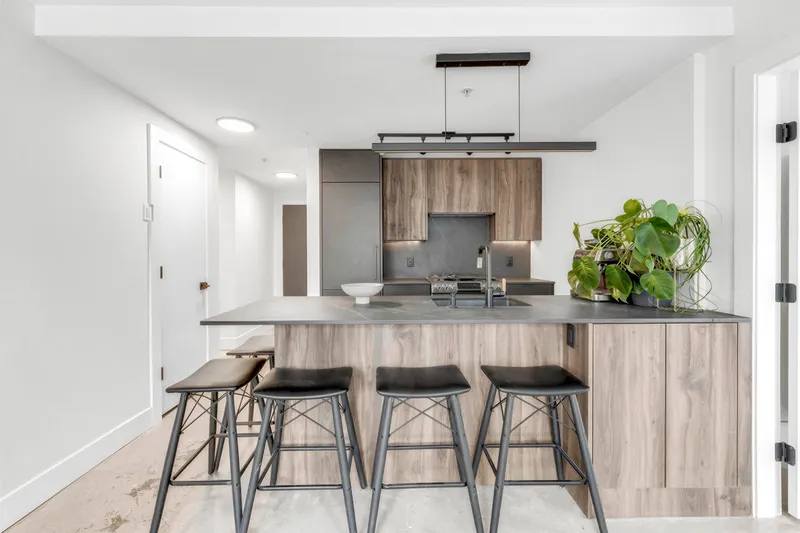 505 928 RICHARDS STREET - photo 4 of 21