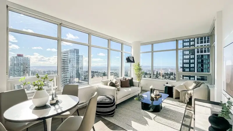 2505 6461 TELFORD AVENUE - photo 1 of 24