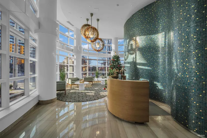 704 181 W 1ST AVENUE - photo 2 of 25