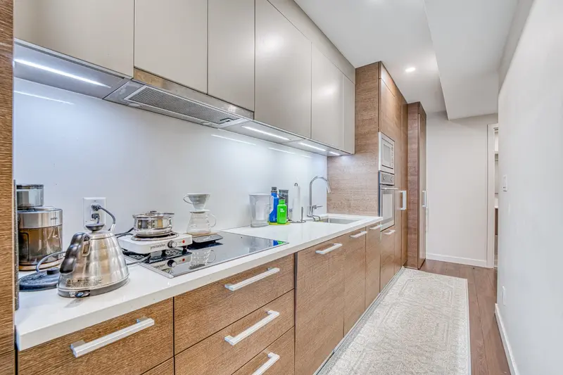 1806 285 E 10TH AVENUE - photo 2 of 25