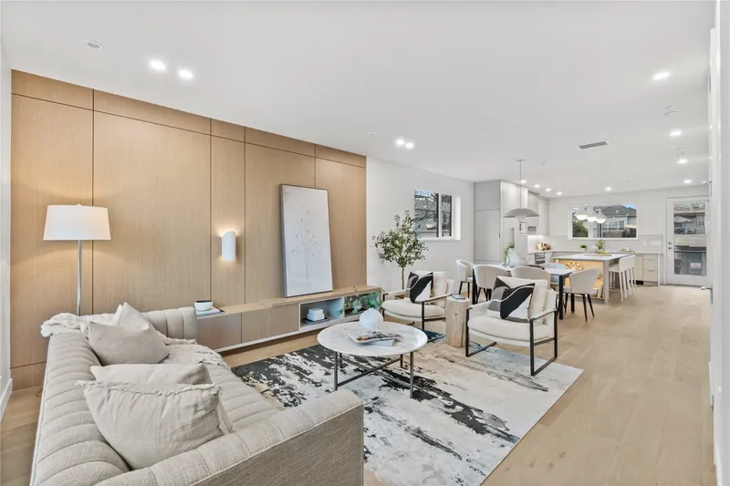 2 4963 CHESTER STREET - photo 3 of 25