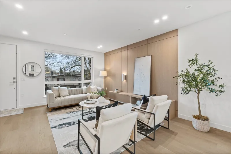 2 4963 CHESTER STREET - photo 4 of 25