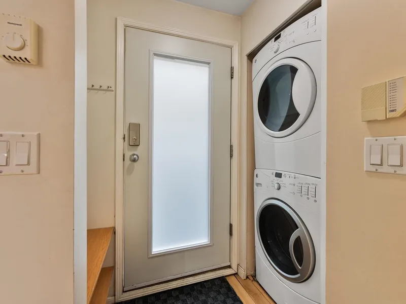 8 2375 W BROADWAY STREET - photo 3 of 21