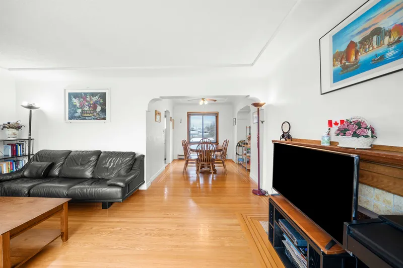 1371 DUTHIE AVENUE - photo 4 of 25