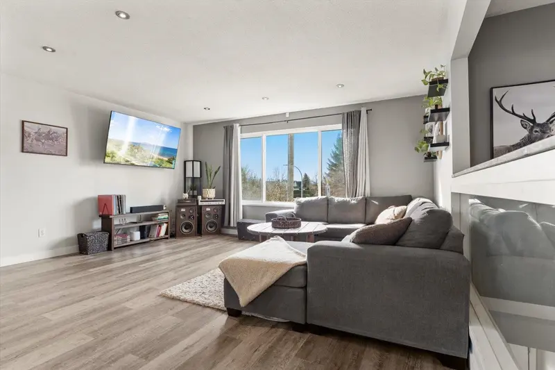 33531 7TH AVENUE - photo 4 of 25