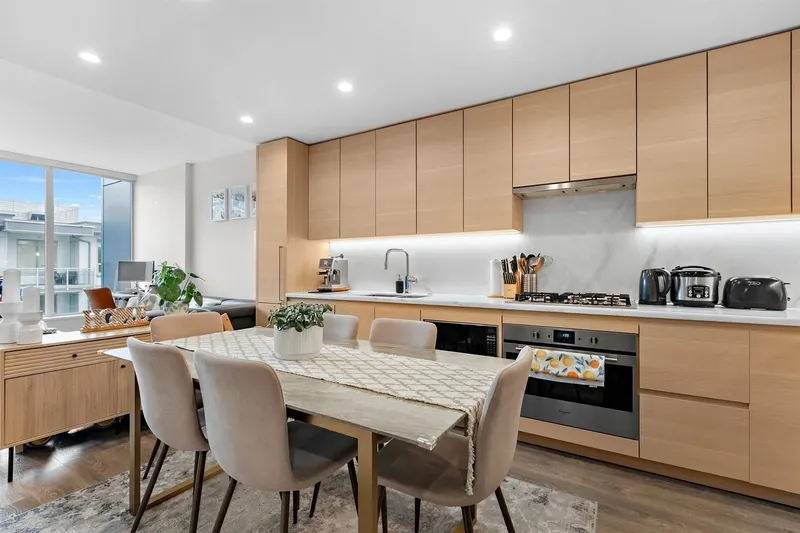 603 305 MORRISSEY ROAD - photo 2 of 25