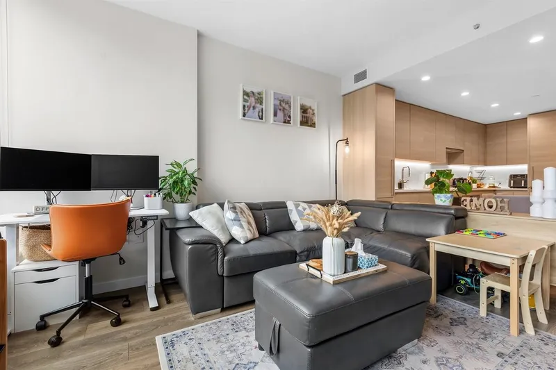 603 305 MORRISSEY ROAD - photo 4 of 25