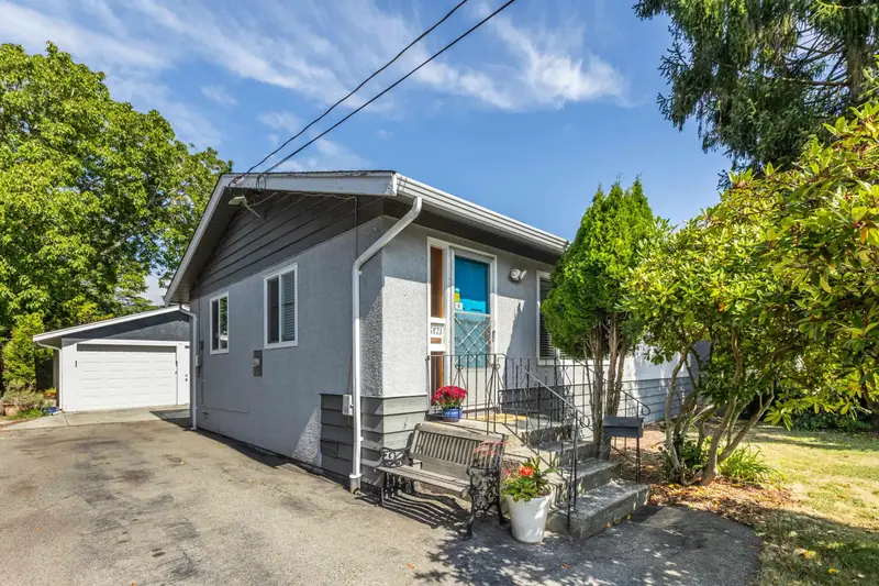 15873 VINE AVENUE - photo 2 of 23